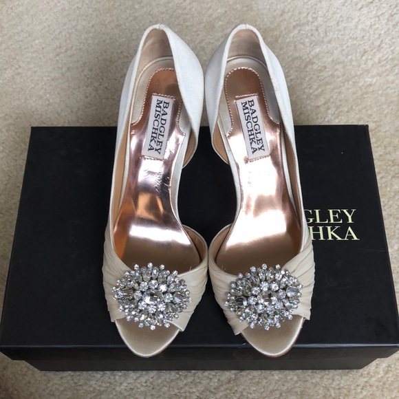 Badgley Mischka Pearson D'Orsay Pump - Picture 3 of 7